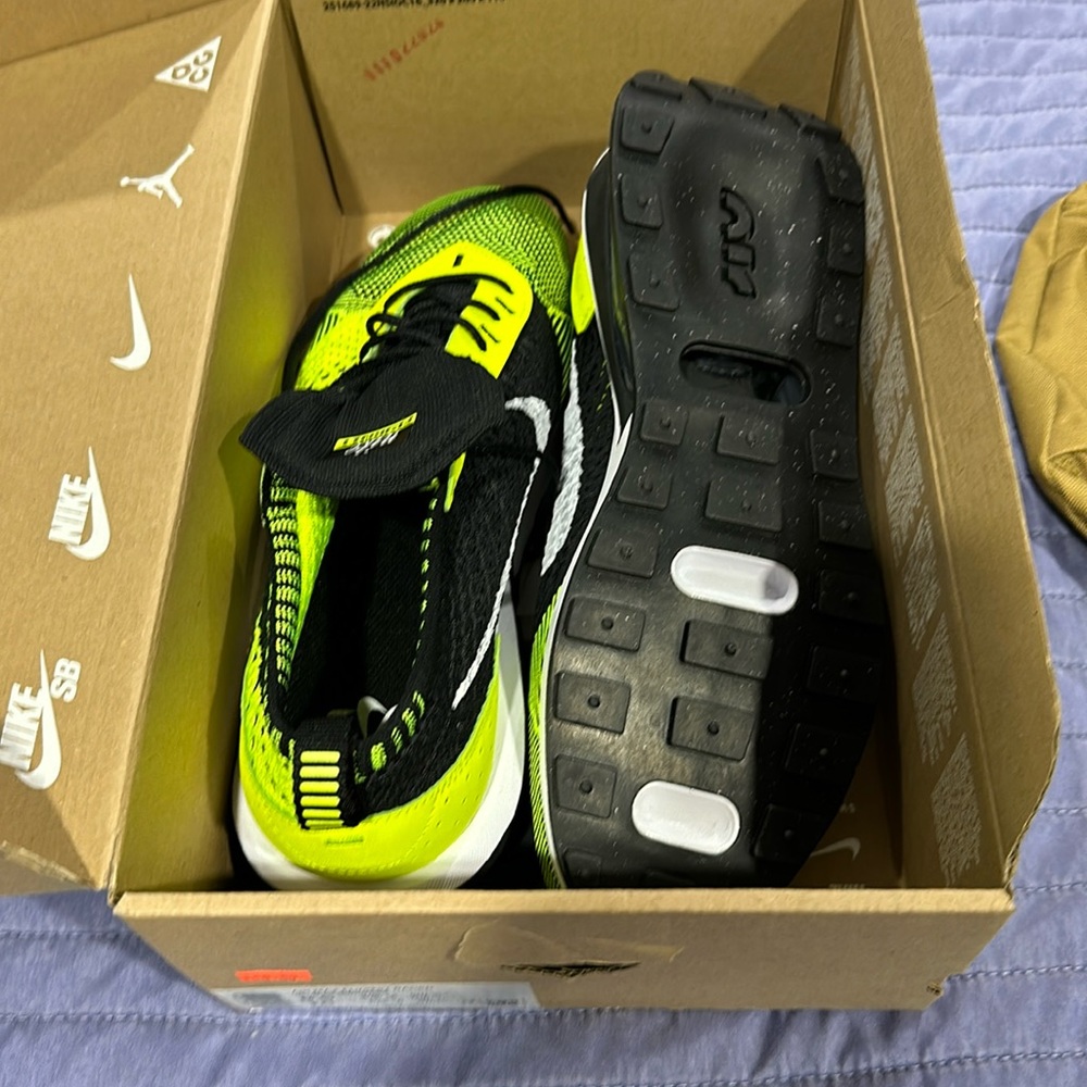 Nike fluorescent yellow size US 8-1/2 sneakers mens